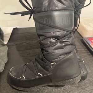 Moon Boot Black Winter Boots- the original